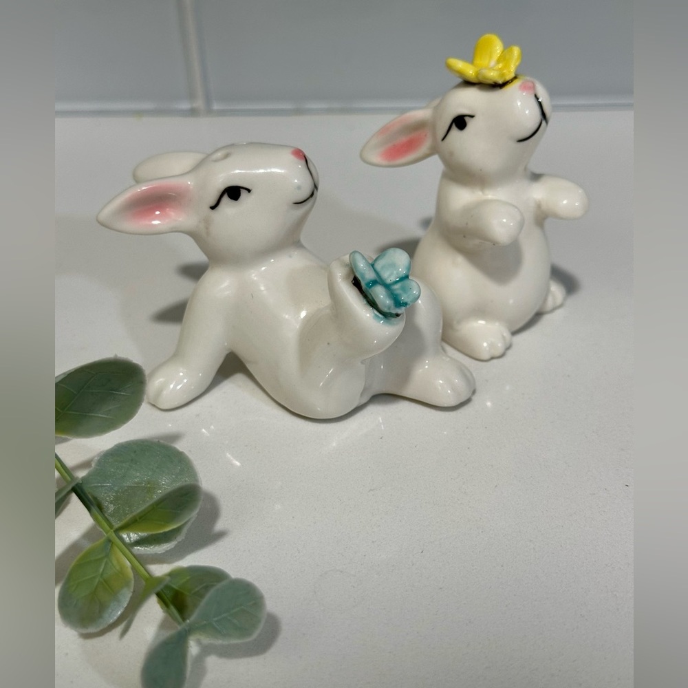 Vintage Ceramic Bunny Rabbit Butterfly Salt And Pepper Shakers Retro Collectible
